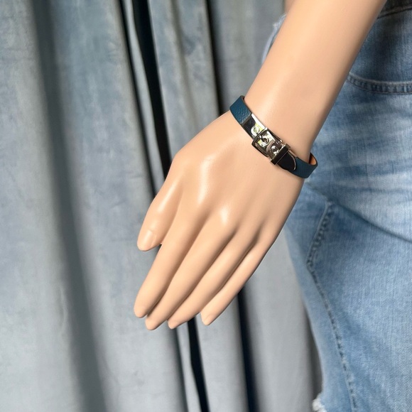 🔥FLASH SALE $329🔥 *Excellent condition* Authentic Hermés Java 10 bracelet - Picture 4 of 5